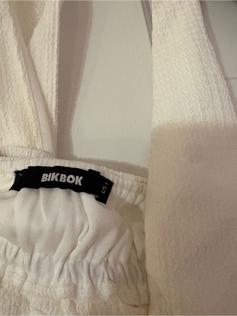 Bikbok- Women’s White/Cream Halter Tie Front Top - Picture 2 of 2